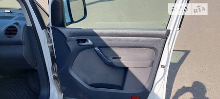 Volkswagen Caddy 2012  випуску Київ з двигуном 2 л дизель мінівен механіка за 8600 долл. 