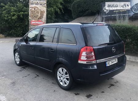 Opel Zafira Tourer 2009  випуску Дніпро з двигуном 1.6 л бензин мінівен механіка за 5700 долл. 