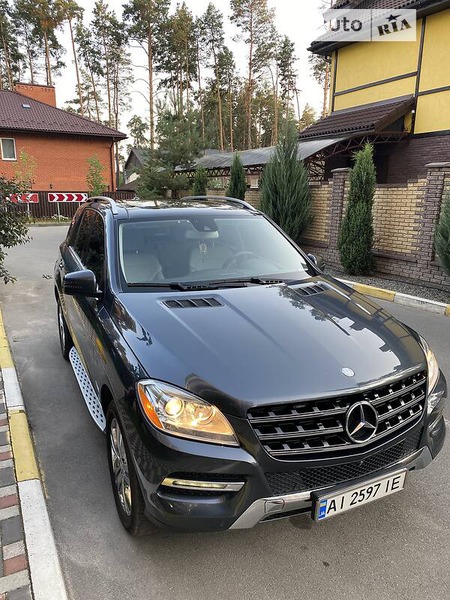 Mercedes-Benz ML 350 2014  випуску Київ з двигуном 3 л дизель позашляховик автомат за 29500 долл. 