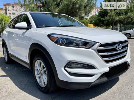 Hyundai Tucson 2018  випуску Одеса з двигуном 0 л бензин позашляховик автомат за 18500 долл. 