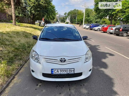 Toyota Auris 2011  випуску Черкаси з двигуном 1.3 л бензин хэтчбек механіка за 7900 долл. 