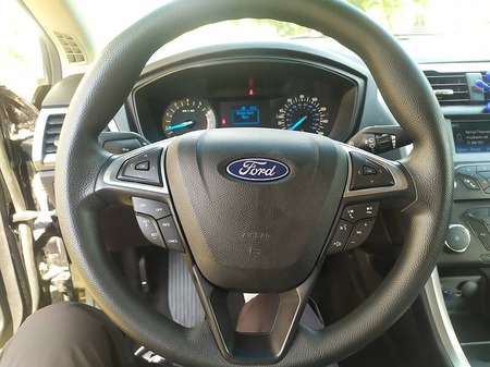 Ford Fusion 2018  випуску Чернівці з двигуном 2.5 л бензин седан автомат за 13700 долл. 