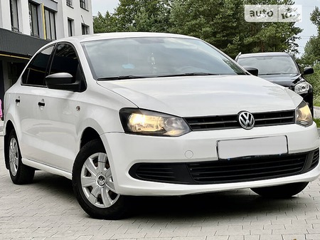 Volkswagen Polo 2012  випуску Львів з двигуном 1.6 л бензин седан механіка за 6300 долл. 
