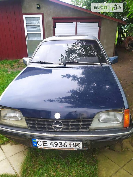 Opel Rekord 1986  випуску Чернівці з двигуном 2 л  седан механіка за 1000 долл. 