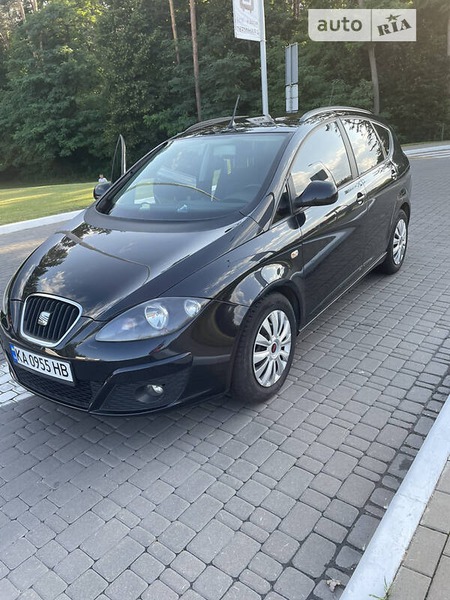 Seat Altea XL 2012  випуску Київ з двигуном 1.6 л дизель універсал автомат за 8500 долл. 