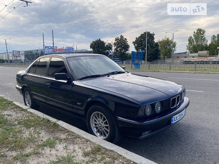 BMW 520 1994  випуску Харків з двигуном 2 л  седан механіка за 3400 долл. 