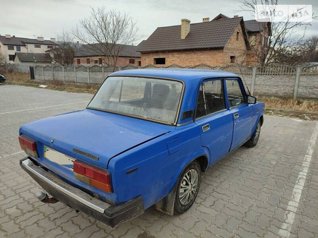 Lada 2107 1999  випуску Львів з двигуном 1.5 л бензин седан механіка за 950 долл. 