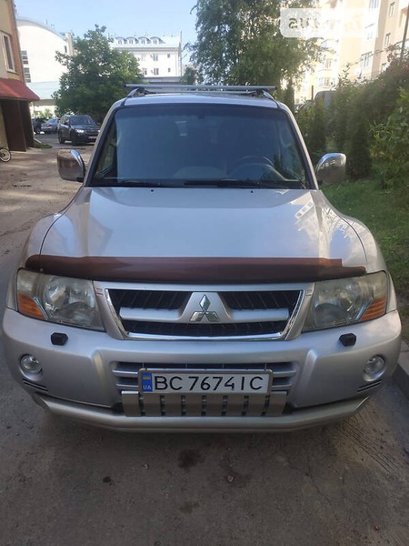 Mitsubishi Pajero 2004  випуску Львів з двигуном 3.5 л  позашляховик автомат за 9300 долл. 