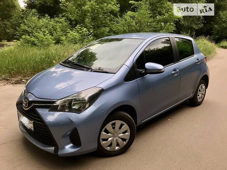 Toyota Yaris 2015  випуску Суми з двигуном 1 л бензин хэтчбек механіка за 7800 долл. 