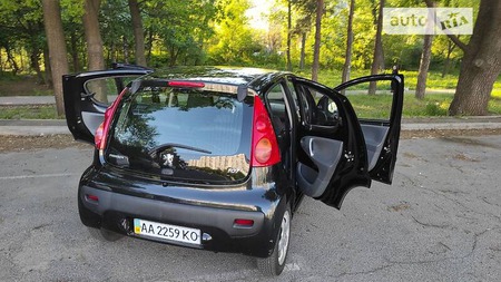 Peugeot 107 2011  випуску Київ з двигуном 0 л бензин хэтчбек  за 5500 долл. 