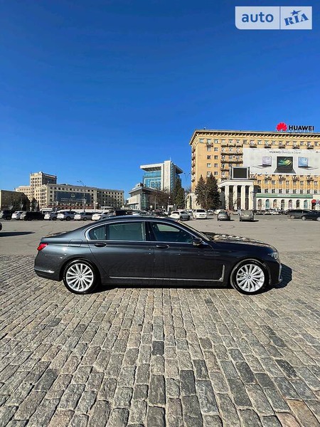 BMW 740 2020  випуску Ужгород з двигуном 3 л бензин седан автомат за 86000 долл. 