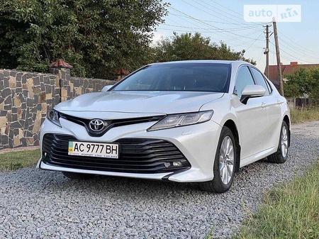 Toyota Camry 2019  випуску Луцьк з двигуном 2.5 л бензин седан автомат за 23500 долл. 