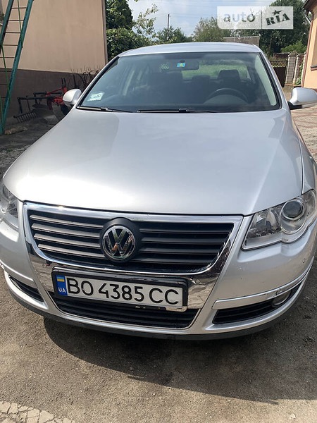 Volkswagen Passat 2010  випуску Тернопіль з двигуном 1.8 л бензин седан автомат за 8700 долл. 