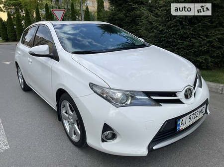 Toyota Auris 2013  випуску Київ з двигуном 1.4 л дизель хэтчбек механіка за 11300 долл. 