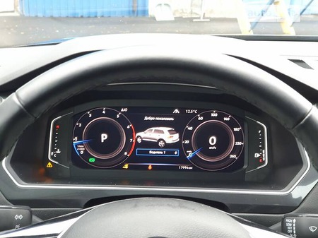 Volkswagen Tiguan 2019  випуску Суми з двигуном 2 л бензин позашляховик автомат за 27800 долл. 