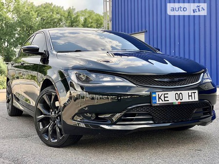 Chrysler 200 2014  випуску Дніпро з двигуном 3.6 л бензин седан автомат за 12700 долл. 
