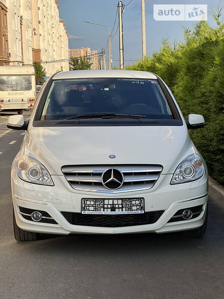 Mercedes-Benz B 180 2010  випуску Київ з двигуном 1.7 л бензин хэтчбек автомат за 8500 долл. 