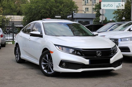Honda Civic 2018  випуску Київ з двигуном 1.5 л бензин седан автомат за 15300 долл. 