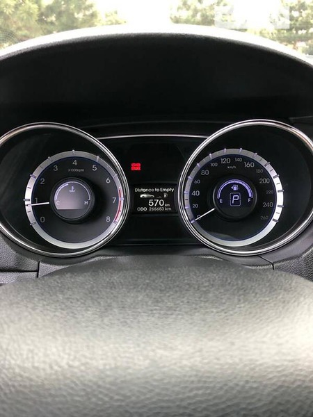 Hyundai Sonata 2012  випуску Миколаїв з двигуном 2 л газ седан автомат за 8000 долл. 