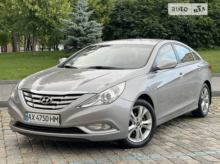 Hyundai Sonata 2011  випуску Харків з двигуном 2.4 л  седан автомат за 8300 долл. 
