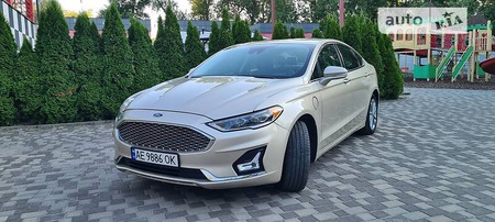 Ford Fusion 2019  випуску Дніпро з двигуном 2 л гібрид седан автомат за 21999 долл. 