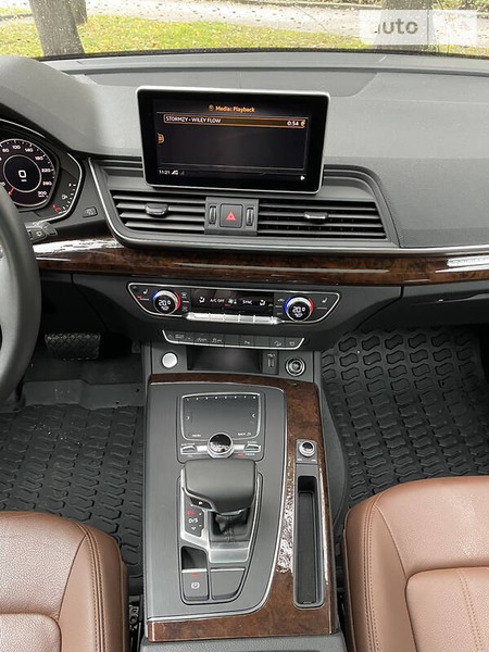 Audi Q5 2019  випуску Черкаси з двигуном 2 л бензин позашляховик автомат за 45900 долл. 