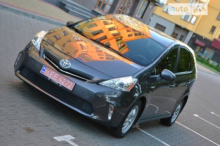 Toyota Prius 2014  випуску Луцьк з двигуном 1.8 л гібрид універсал автомат за 12300 долл. 
