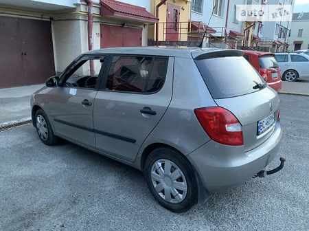 Skoda Fabia 2010  випуску Львів з двигуном 1.2 л  хэтчбек механіка за 4300 долл. 