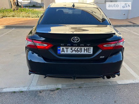 Toyota Camry 2020  випуску Івано-Франківськ з двигуном 2.5 л бензин седан автомат за 21500 долл. 