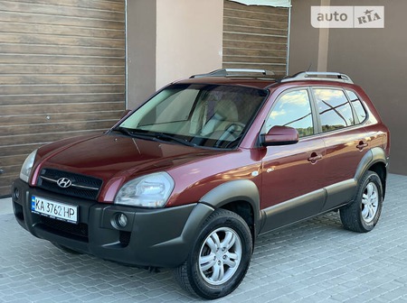 Hyundai Tucson 2007  випуску Дніпро з двигуном 2 л бензин позашляховик автомат за 7750 долл. 