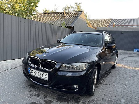 BMW 318 2010  випуску Кропивницький з двигуном 2 л дизель універсал автомат за 6300 долл. 
