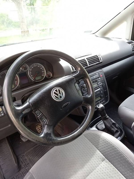 Volkswagen Sharan 2002  випуску Івано-Франківськ з двигуном 1.9 л дизель мінівен механіка за 4800 долл. 