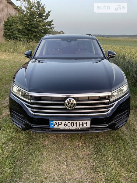 Volkswagen Touareg 2019  випуску Дніпро з двигуном 3 л бензин позашляховик автомат за 55000 долл. 