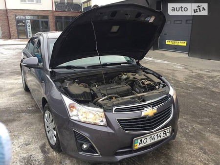 Chevrolet Cruze 2014  випуску Ужгород з двигуном 1.8 л бензин седан механіка за 7700 долл. 