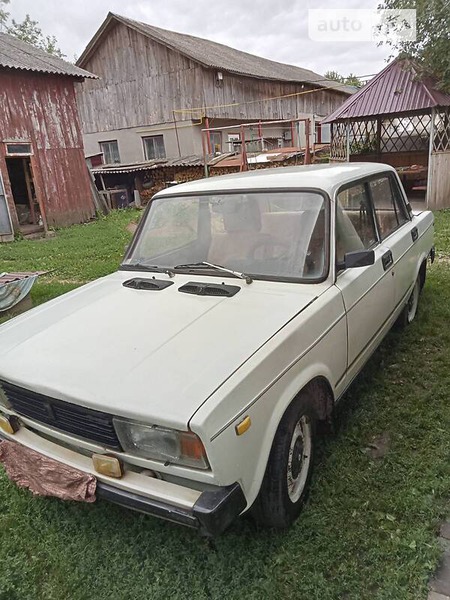 Lada 2105 1992  випуску Львів з двигуном 1.5 л бензин седан механіка за 1050 долл. 