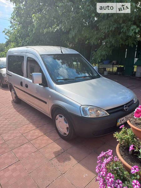 Opel Combo Life 2007  випуску Житомир з двигуном 1.3 л дизель мінівен механіка за 4500 долл. 