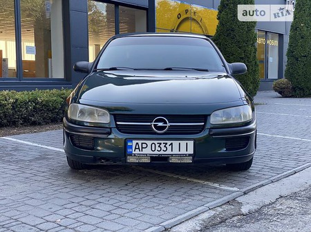 Opel Omega 1995  випуску Запоріжжя з двигуном 2 л  седан автомат за 3999 долл. 