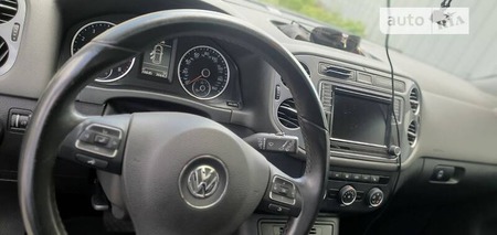 Volkswagen Tiguan 2016  випуску Львів з двигуном 2 л бензин позашляховик автомат за 15500 долл. 