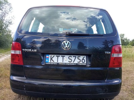 Volkswagen Touran 2004  випуску Львів з двигуном 1.9 л дизель мінівен механіка за 2650 долл. 
