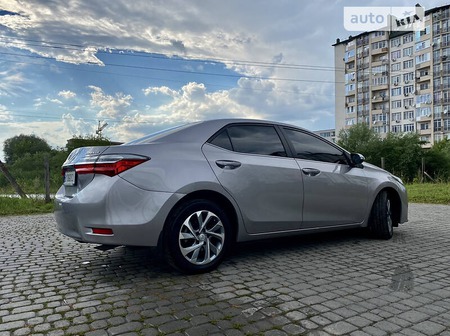 Toyota Corolla 2018  випуску Львів з двигуном 1.6 л  седан автомат за 13500 долл. 