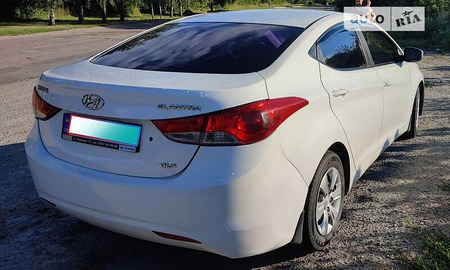 Hyundai Elantra 2012  випуску Київ з двигуном 1.6 л  седан механіка за 9500 долл. 