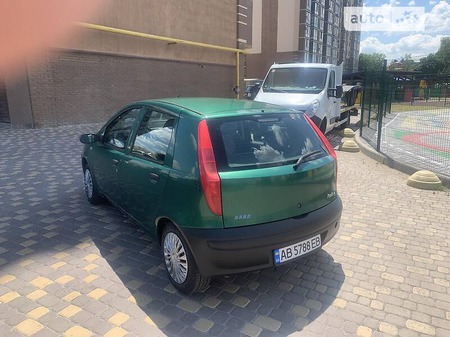 Fiat Punto 2000  випуску Вінниця з двигуном 1.2 л бензин хэтчбек механіка за 2499 долл. 