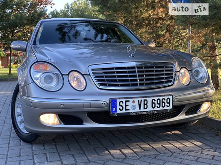 Mercedes-Benz E 270 2003  випуску Львів з двигуном 2.7 л дизель седан автомат за 7899 долл. 