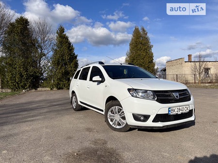 Dacia Logan MCV 2015  випуску Рівне з двигуном 1.5 л дизель універсал механіка за 8100 долл. 
