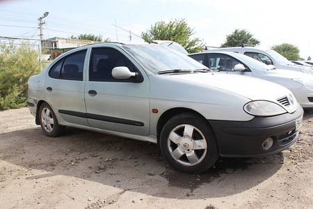 Renault Megane 2002  випуску Одеса з двигуном 1.4 л бензин седан механіка за 2400 долл. 