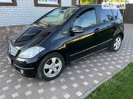 Mercedes-Benz A 180 2010  випуску Київ з двигуном 2 л дизель хэтчбек механіка за 7700 долл. 