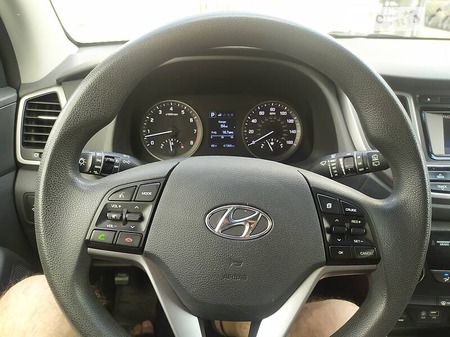 Hyundai Tucson 2016  випуску Київ з двигуном 2 л бензин позашляховик автомат за 14300 долл. 