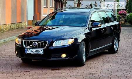 Volvo V70 2009  випуску Львів з двигуном 2 л дизель універсал механіка за 7999 долл. 