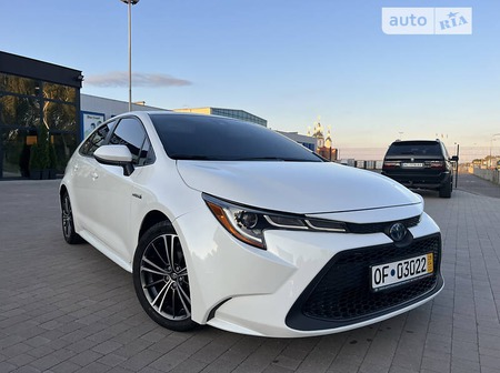 Toyota Corolla 2019  випуску Луцьк з двигуном 1.8 л гібрид седан автомат за 19999 долл. 