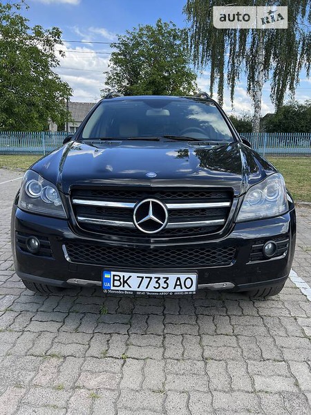 Mercedes-Benz GL 320 2008  випуску Рівне з двигуном 2.9 л дизель позашляховик автомат за 13500 долл. 